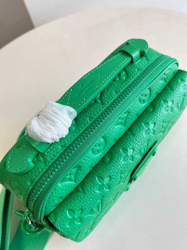 l0*is V*t0n s lock messenger