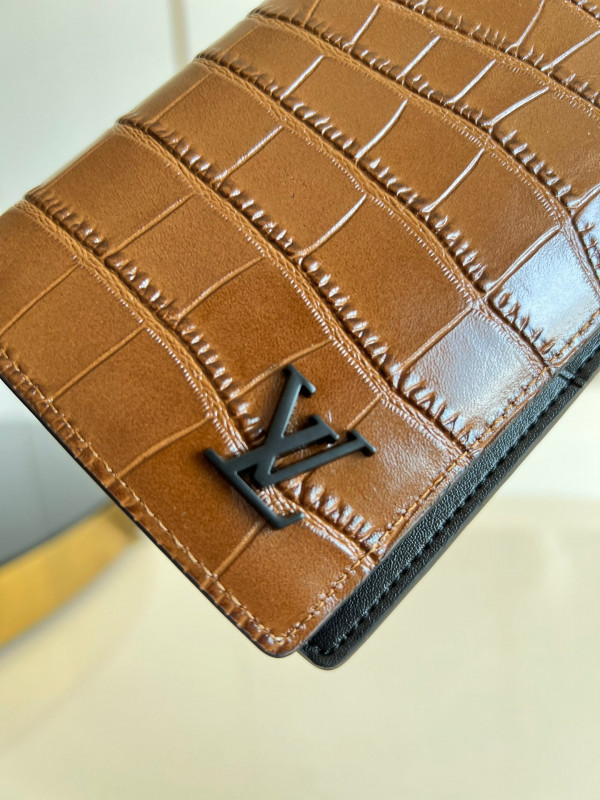 l0*is V*t0n brazza wallet