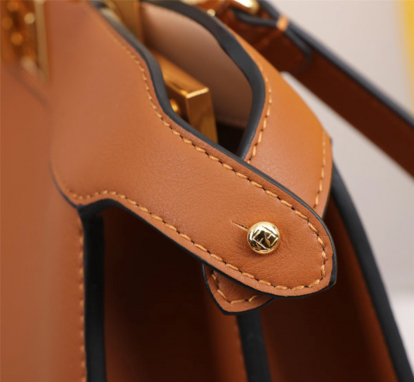 F**di peekaboo iseeu medium