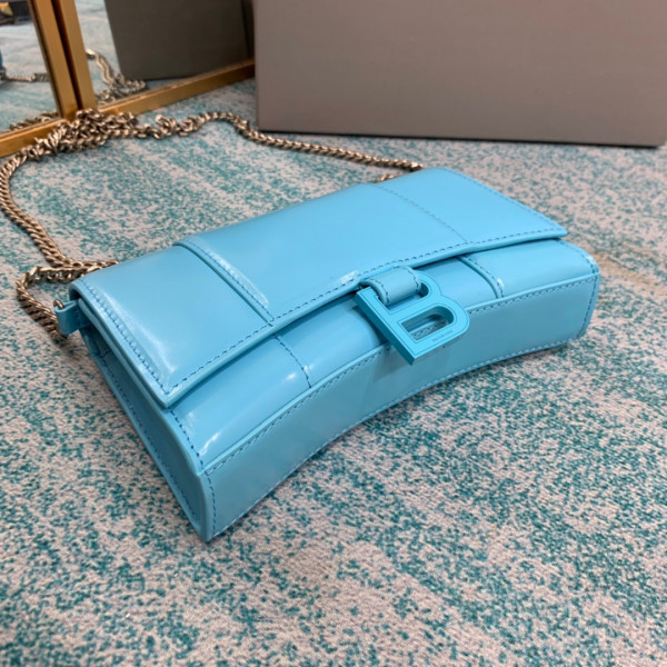 Ba*len*cia*ga hourglass wallet on chain