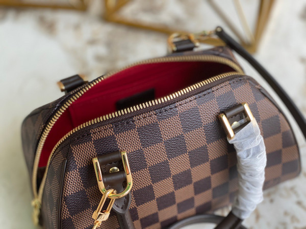 l0*is V*t0n vintage bag
