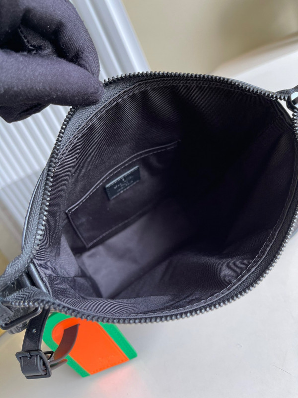 l0*is V*t0n cruiser messenger