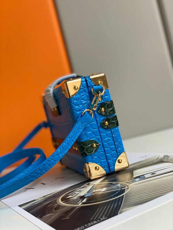 l0*is V*t0n petite malle