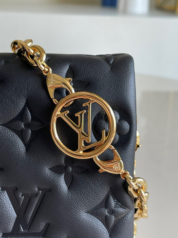 l0*is V*t0n pochette coussin