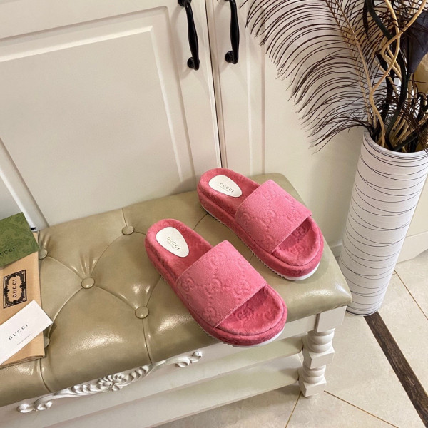 G*u*i gg platform sandal