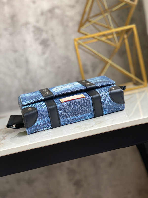 l0*is V*t0n trunk slingbag