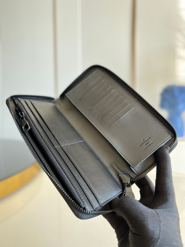 l0*is V*t0n zippy wallet