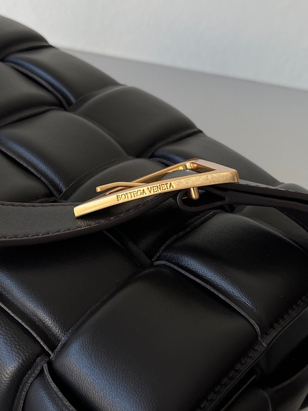 bo*te*ga Ve*ne*ta cassette