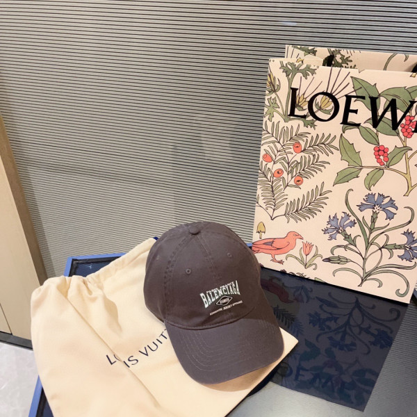 Ba*len*cia*ga logo cap