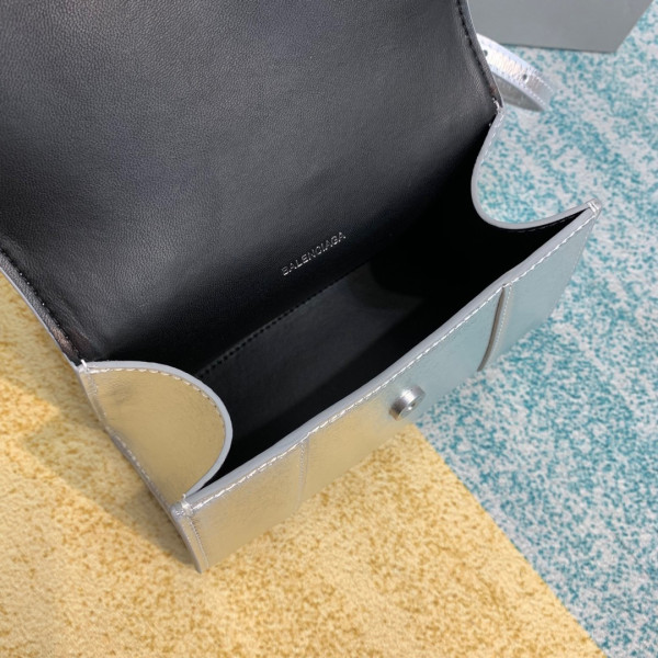 Ba*len*cia*ga hourglass