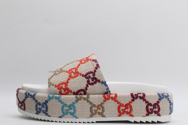 G*u*i platform slide sandal