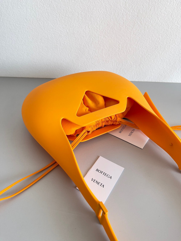 bo*te*ga Ve*ne*ta punch