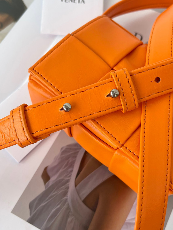 bo*te*ga Ve*ne*ta candy mini cassette-12*8*4cm