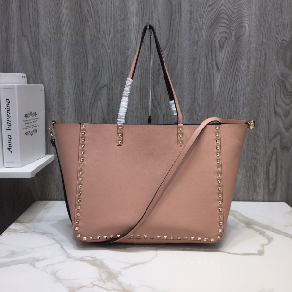 VALENTINO MEDIUM GRAIN CALFSKIN LEATHER ROCKSTUD BAG