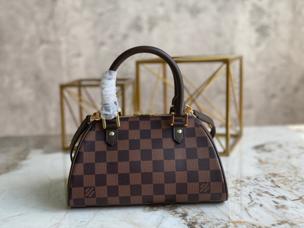 l0*is V*t0n vintage bag