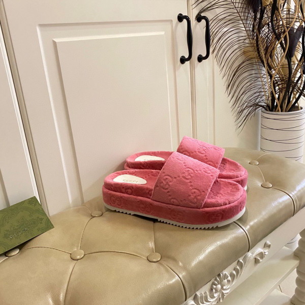 G*u*i gg platform sandal