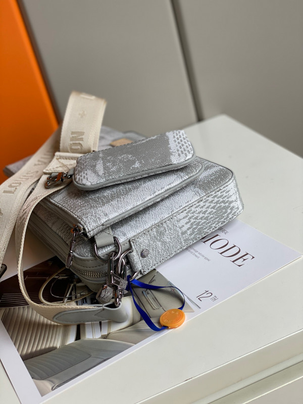 l0*is V*t0n trio messenger