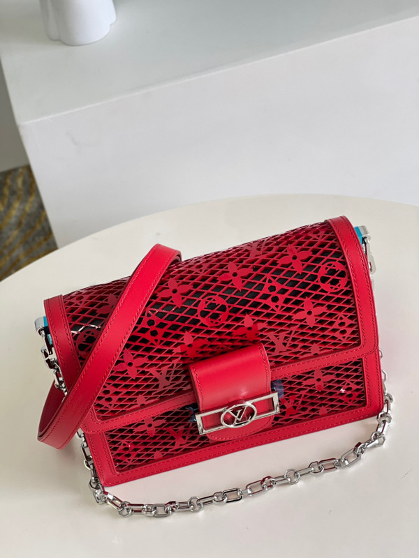 l0*is V*t0n dauphine mm