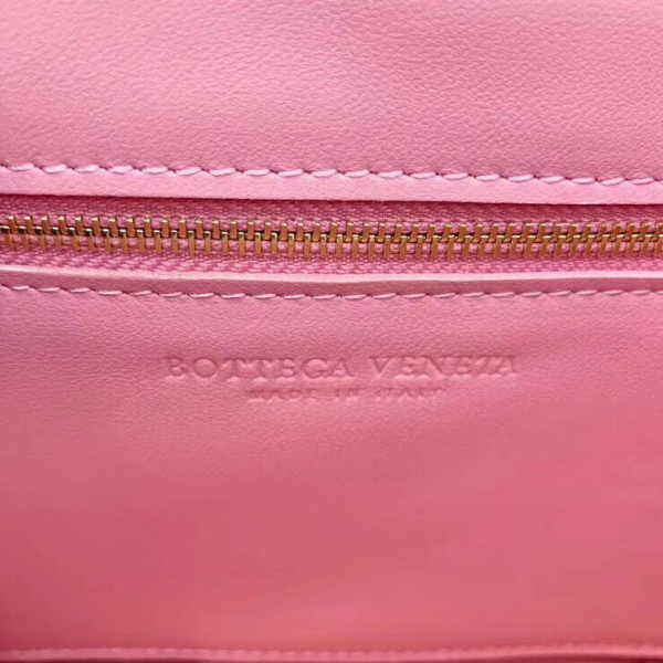 bo*te*ga Ve*ne*ta cassette