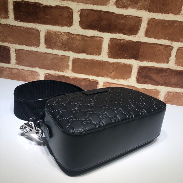 G*u*i gg black shoulder bag