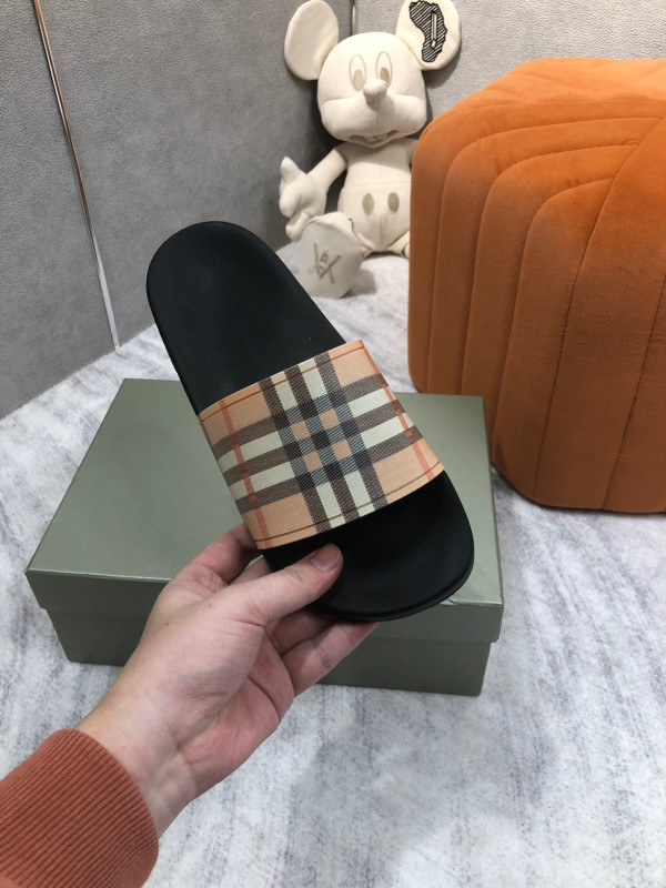 B**rry vintage check slides