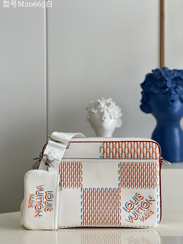 l0*is V*t0n trio messenger