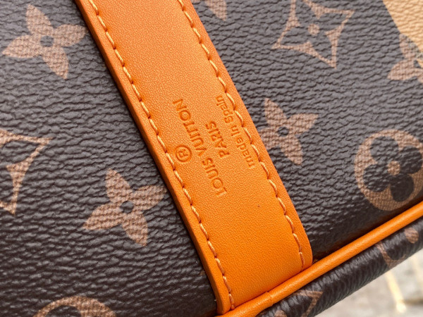 l0*is V*t0n keepall bandouliÈre 50