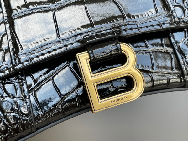 Ba*len*cia*ga hourglass