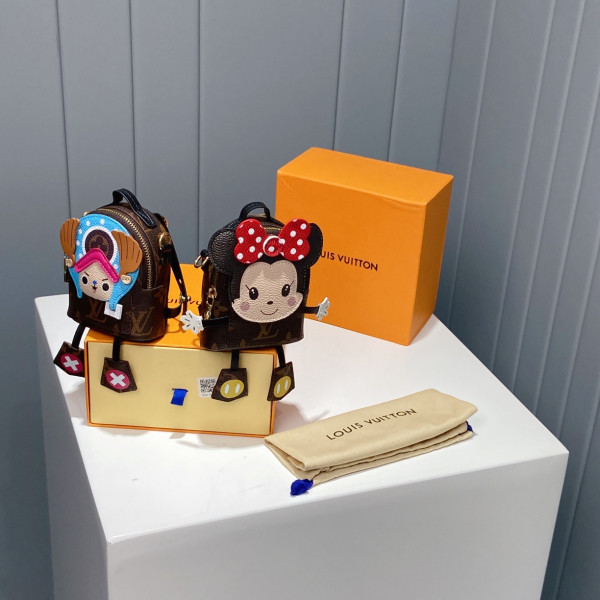 l0*is V*t0n bag charm