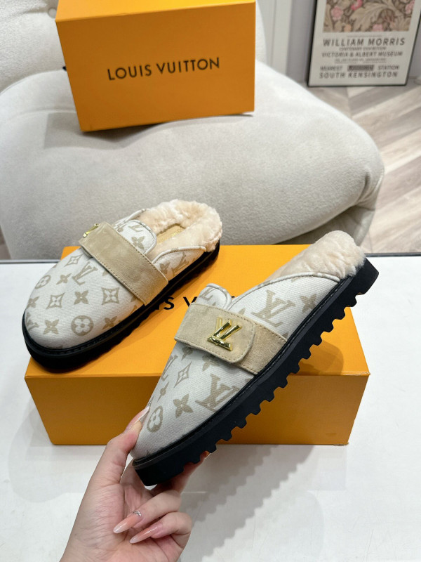 l0*is V*t0n sandals