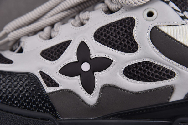 l0*is V*t0n sneakers