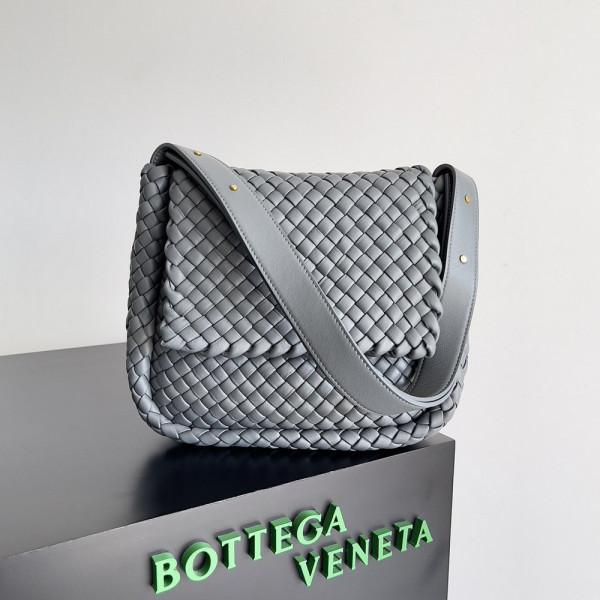 bo*te*ga Ve*ne*ta  small cobble shoulder bag