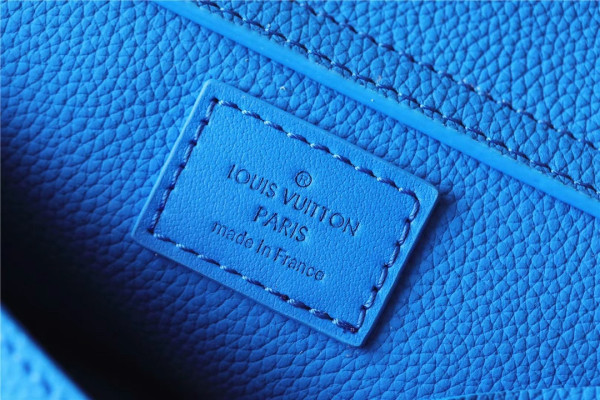 l0*is V*t0n takeoff slingbag