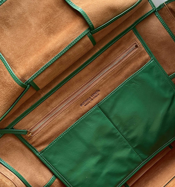 bo*te*ga Ve*ne*ta arco