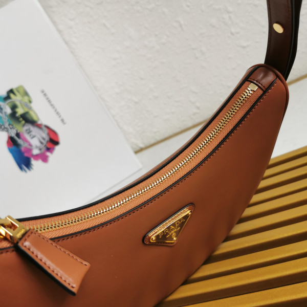 Pra*a arqué leather shoulder bag-22.5*18.5*6cm