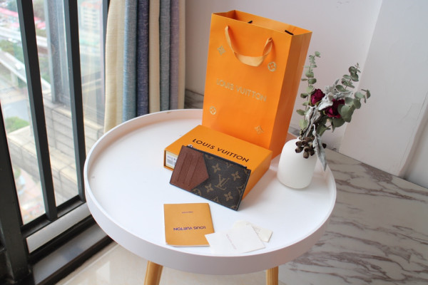 l0*is V*t0n coin card holder