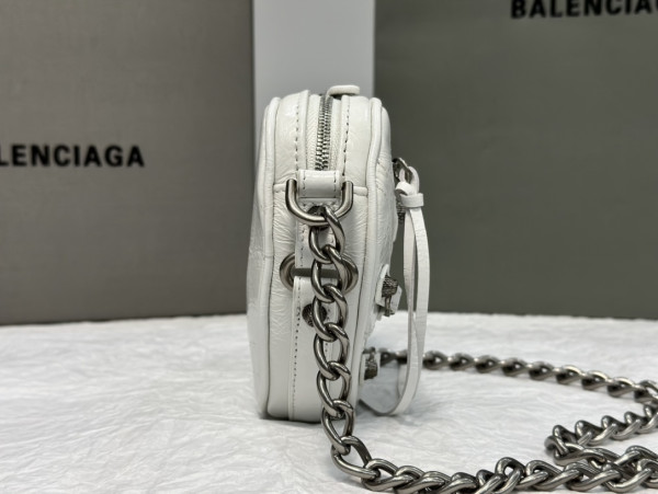 Ba*len*cia*ga  le cagole heart mini metallic crinkled-leather shoulder bag