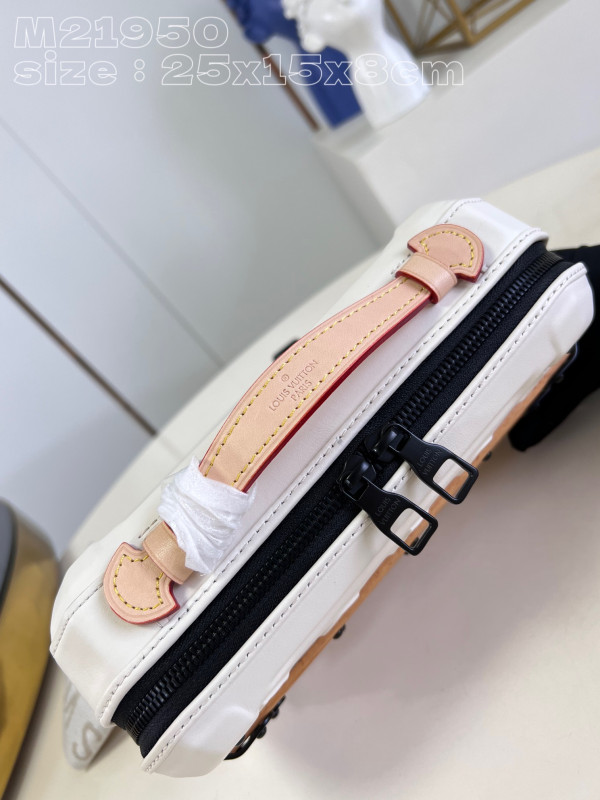 l0*is V*t0n future trunk