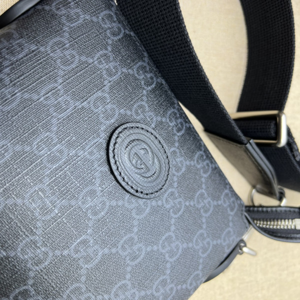 G*u*i gg messenger bag