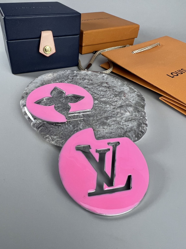 l0*is V*t0n earrings