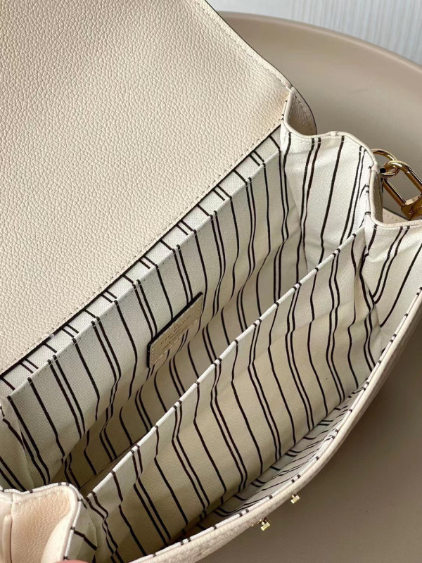 l0*is V*t0n pochette metis east west