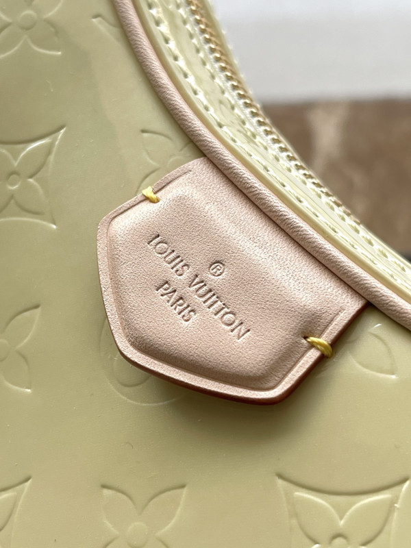 l0*is V*t0n croissant pm