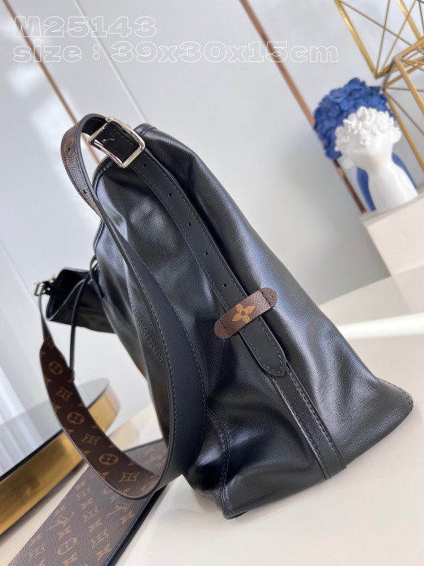 l0*is V*t0n carryall mm- 39 x 30 x 15cm