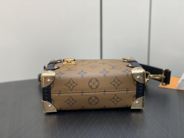 l0*is V*t0n side trunk pm-18×12.5×8cm