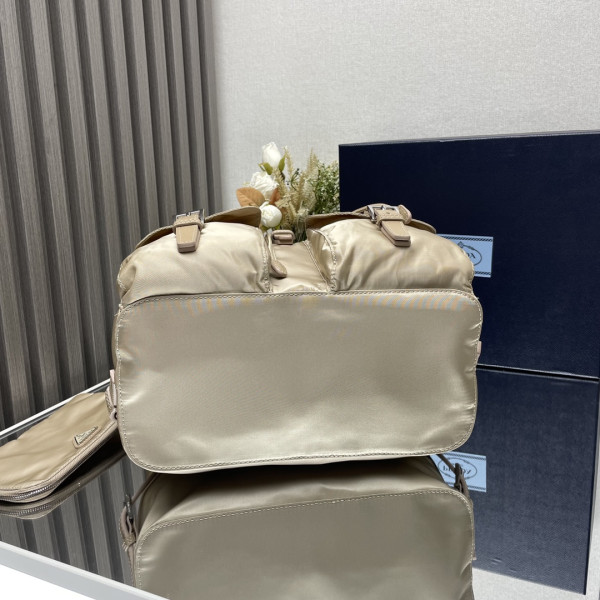 Pra*a re-nylon backpack-30*32*15cm