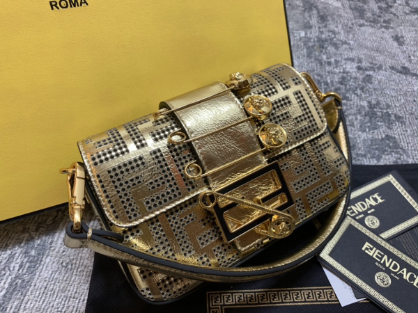 F**di baguette-20*13*5cm