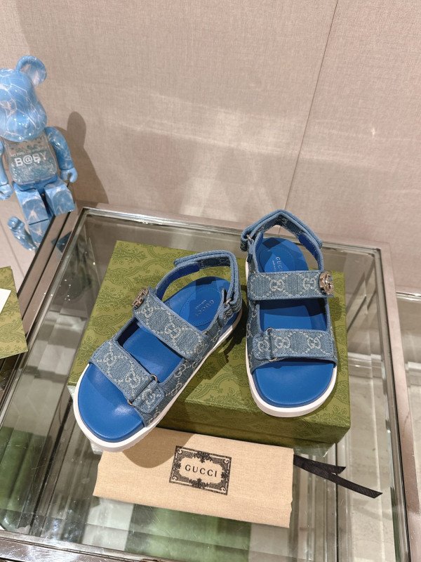 G*u*i slide sandals