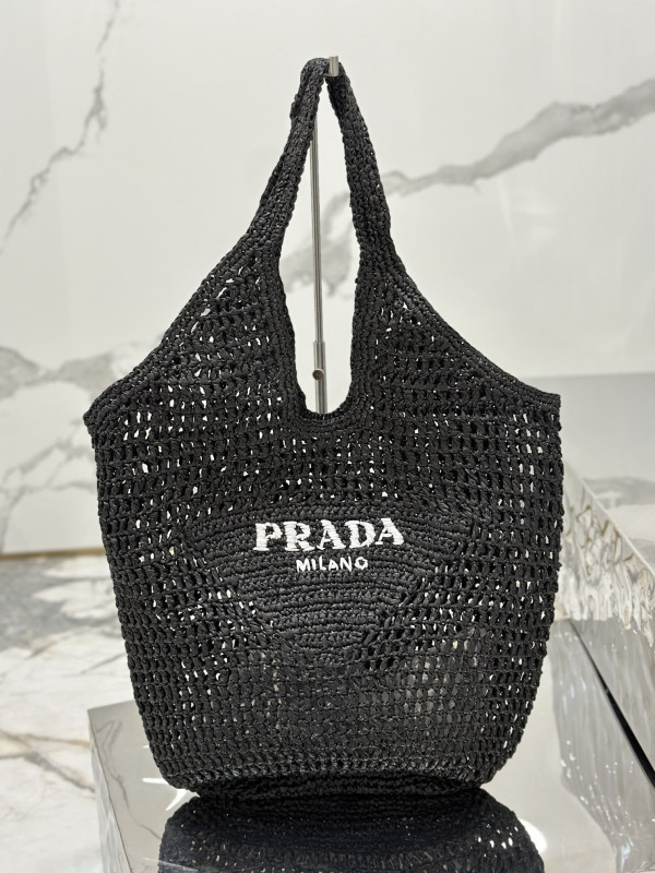 Pra*a crochet tote bag