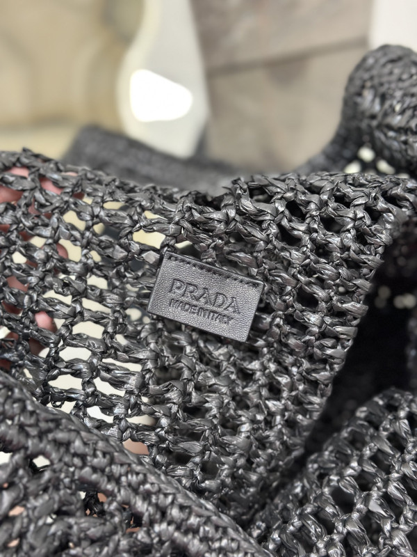 Pra*a crochet tote bag