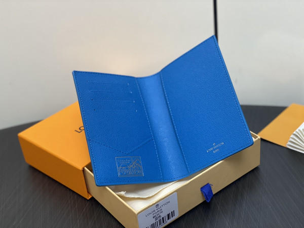 l0*is V*t0n passport cover-10*14*2.5cm